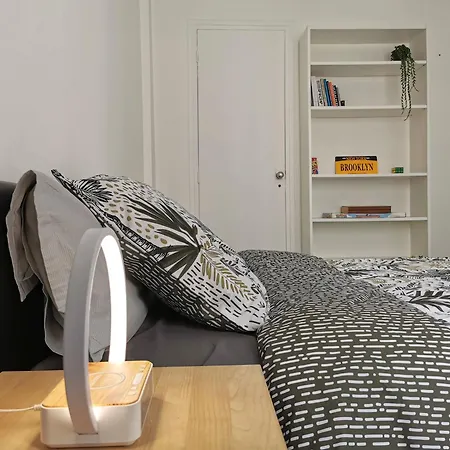Bright, Renovated Flat In The Sweet Spot Lejlighed